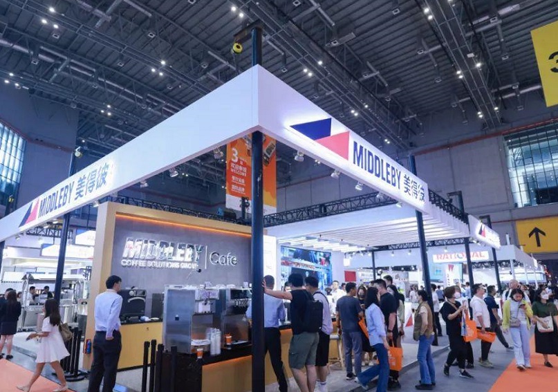 2027年成都国际连锁加盟展览会SFE参展商与海外采购商展台洽谈现场