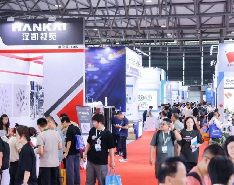 2027年上海国际磁性材料及非晶材料展览会CME参展商与海外采购商展台洽谈现场