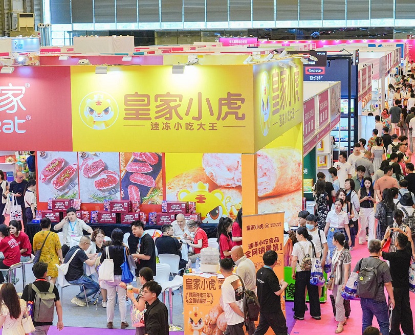 2027年上海国际礼品文创产品及家居用品展-华礼展CHN GIFT EXPO参展商与海外采购商展台洽谈现场