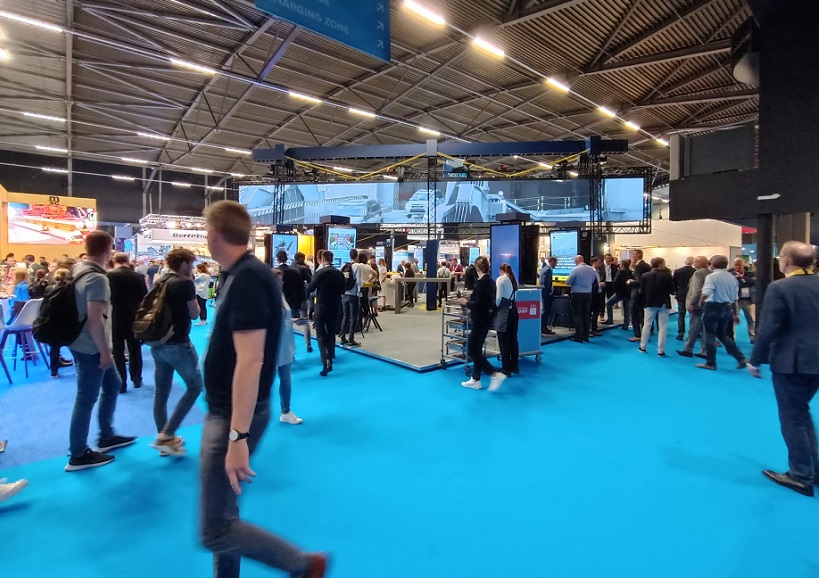 2027年荷兰欧洲件杂货物流展览会Breakbulk Europe参展商与海外采购商展台洽谈现场