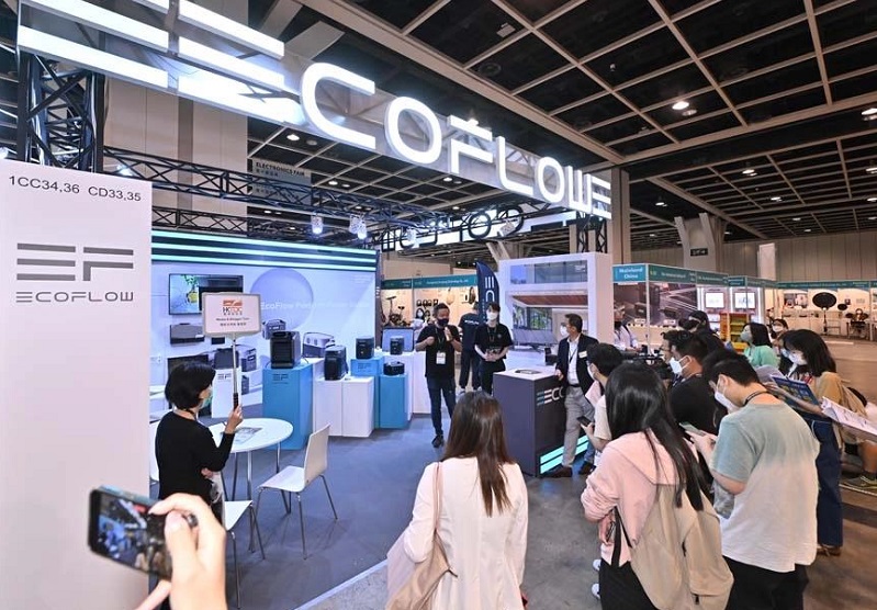 2027年香港资讯科技展-香港国际科创展ICT EXPO参展商与海外采购商展台洽谈现场