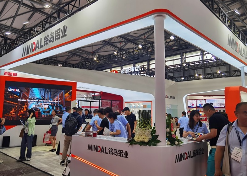 2027年中国上海国际铝工业展览会ALUMINIUM CHINA参展商与海外采购商展台洽谈现场