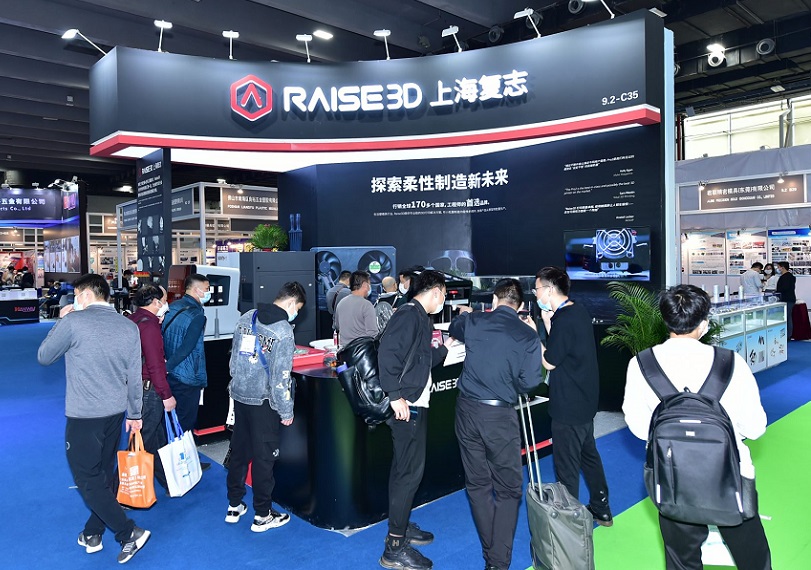 2027年北京国际模具展览会MOULD EXPO展馆现场，专业观众参观实况