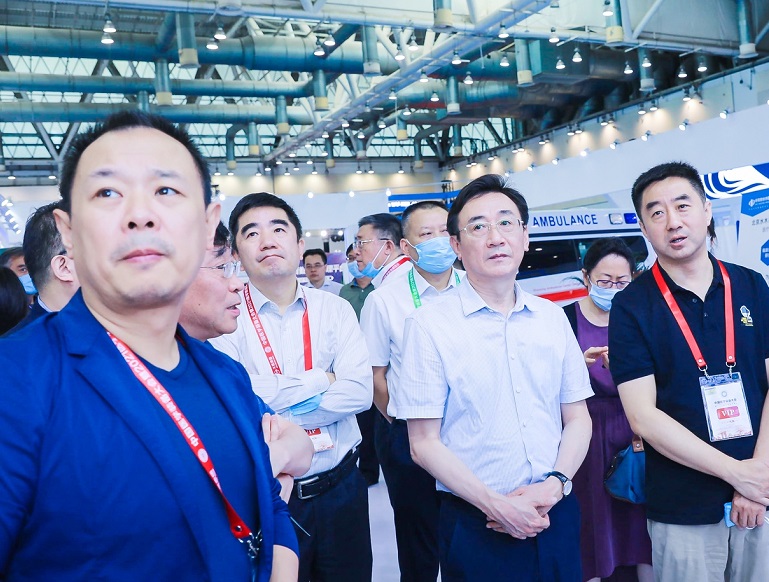 2026年重庆医学装备展-中国医学装备大会China Medical Equipment Conference参展商与海外采购商展台洽谈现场