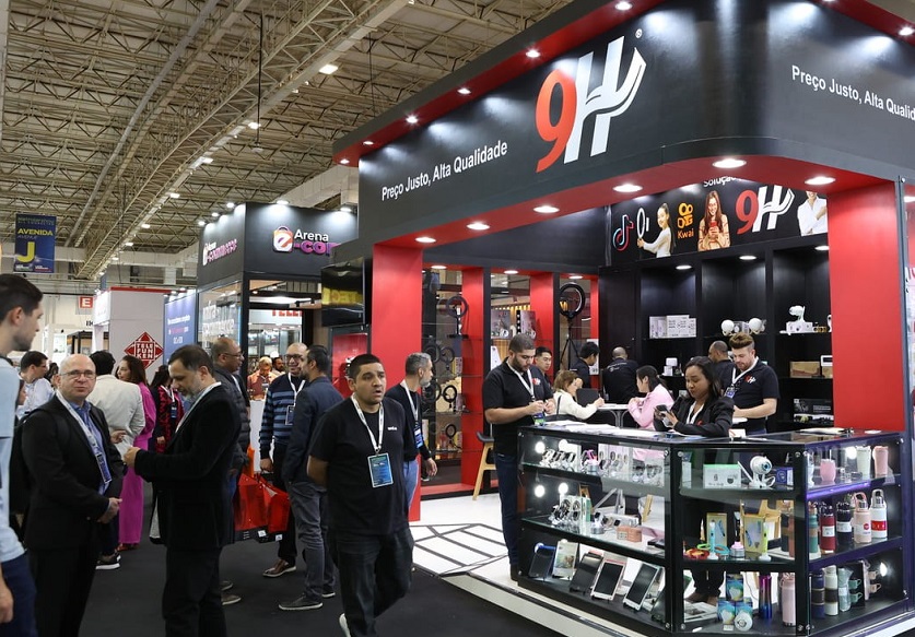 2027年墨西哥消费电子及家电展览会Electronics & Home Mexico参展商与海外采购商展台洽谈现场