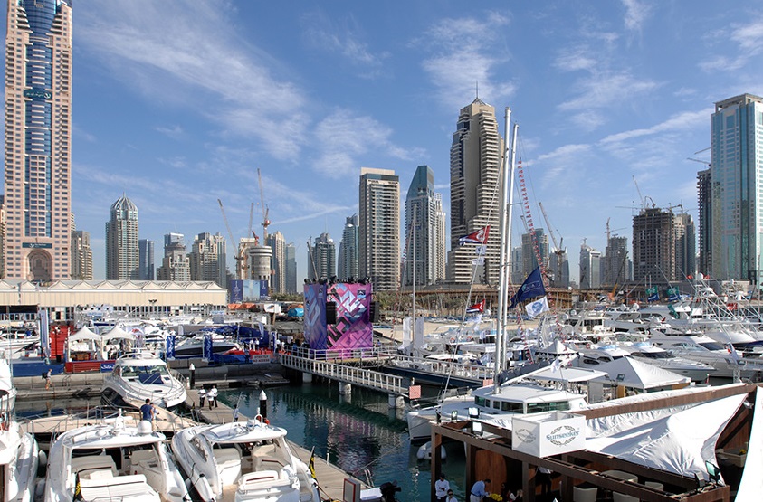 2026年中东阿联酋迪拜游艇展览会Dubai International Boat show参展商与海外采购商展台洽谈现场