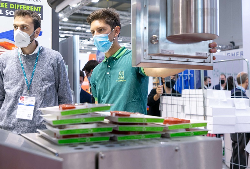 2028年意大利米兰肉类加工展览会Meat Tech参展商与海外采购商展台洽谈现场