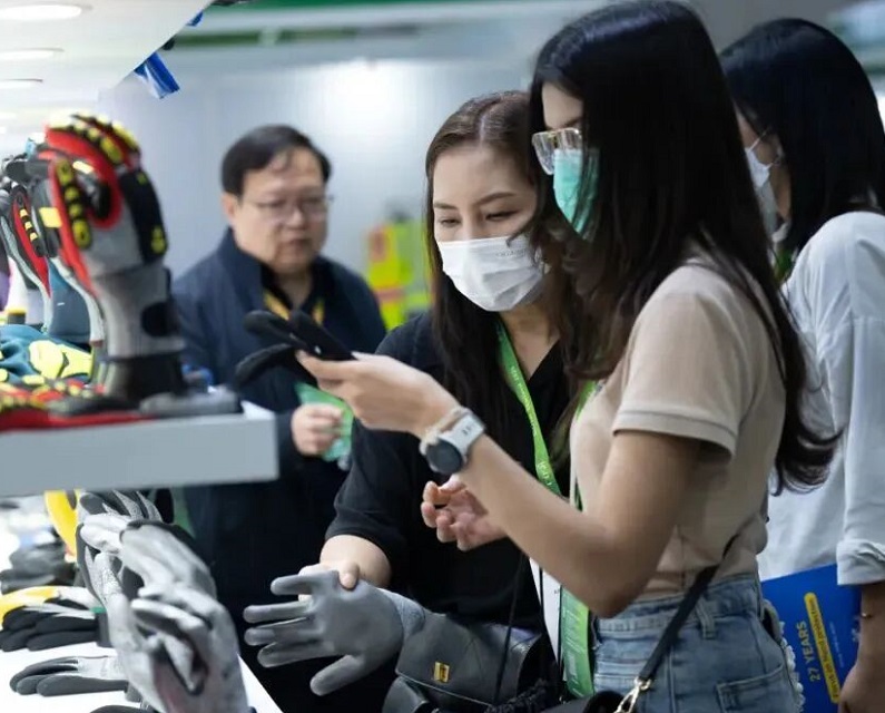 2027年泰国劳动保护用品交易会CIOSH Thailand参展商与海外采购商展台洽谈现场