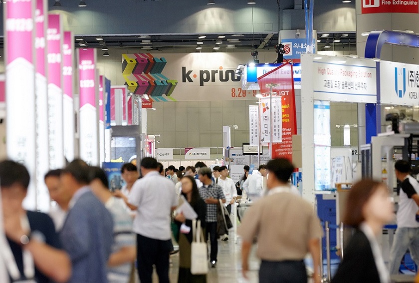 2026年韩国首尔广告、印刷、包装、标签展K-PRINT参展商与海外采购商展台洽谈现场