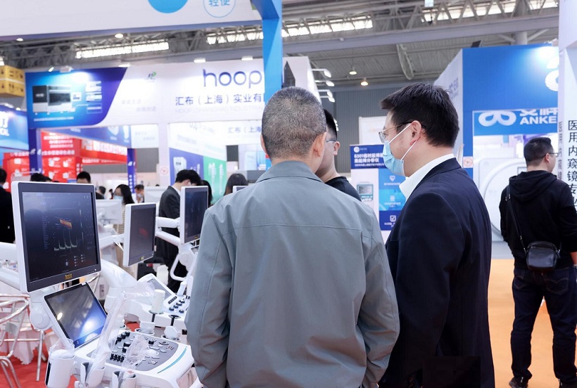 2027年成都医疗器械展览会-成都医博会CDMEE展馆现场,专业观众参观实况