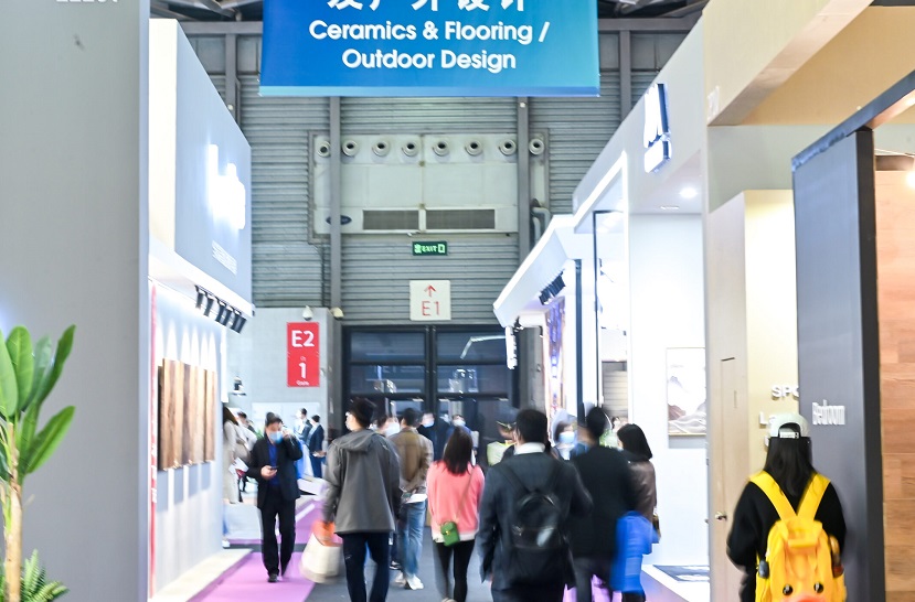 2027年上海国际商业楼宇设施及物业管理博览会CFME展馆现场,专业观众参观实况