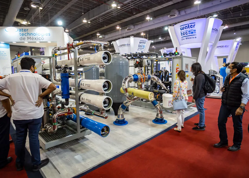 2027年墨西哥新能源展览会The Green Expo参展商与海外采购商展台洽谈现场
