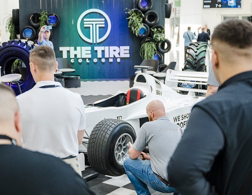 2028年德国科隆轮胎展览会THE TIRE COLOGNE参展商与海外采购商展台洽谈现场