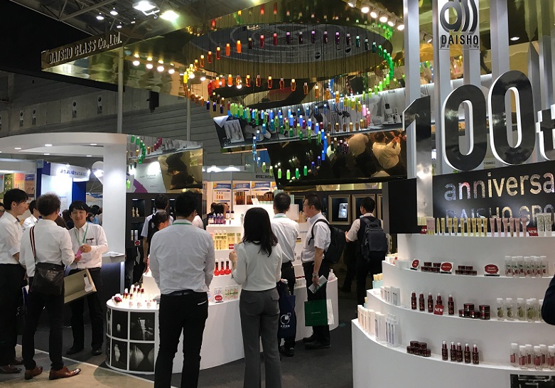 2027年日本横滨化妆品原料与技术展览会CITE JAPAN展馆现场，专业观众参观实况