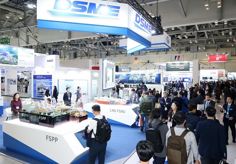 2027年韩国釜山海事展览会KORMARINE展馆现场，专业观众参观实况