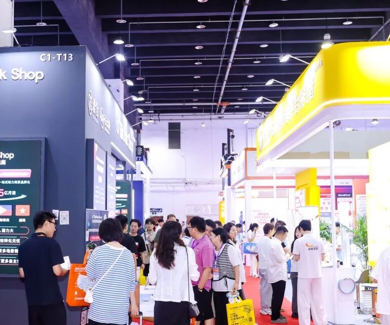 2027年义乌跨境电商展-中国电子商务博览会EC Fair展馆现场,专业观众参观实况