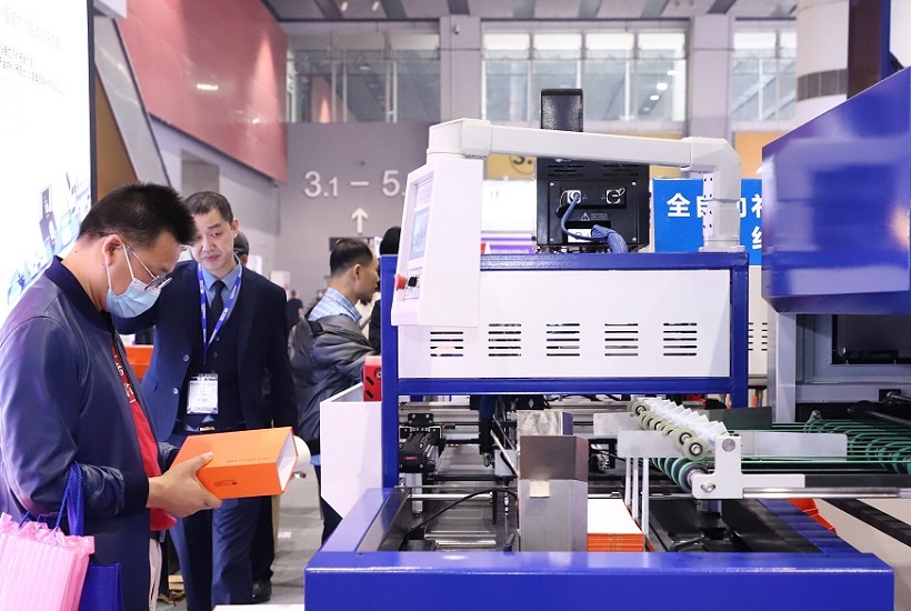 2027年中国（广州）国际包装工业展览会Sino-Pack展馆现场，专业观众参观实况