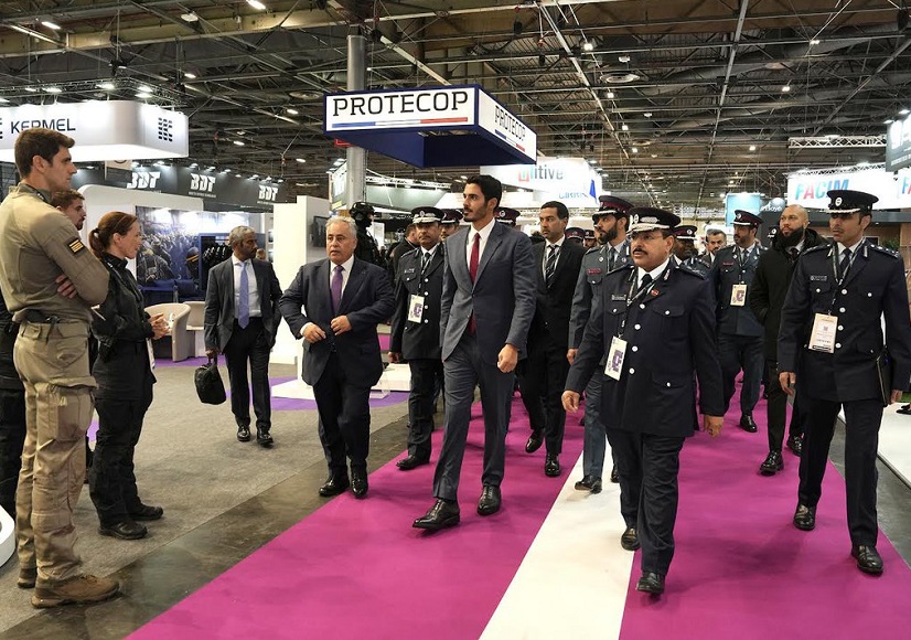 2027年法国巴黎防务军警及国土安全展MILIPOLMilipol Paris参展商与海外采购商展台洽谈现场