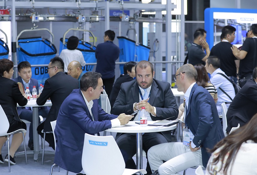 2028年德国法兰克福纺织品处理、洗涤展览会Texcare International展馆现场,专业观众参观实况