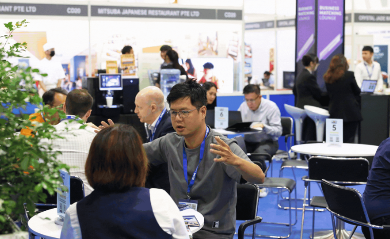2026年新加坡品牌授权展览会FL Asia展馆现场，专业观众参观实况