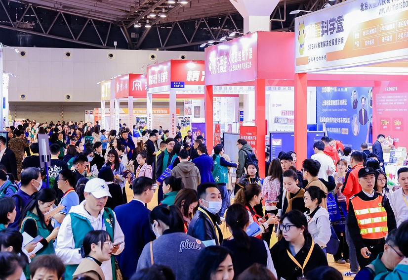 2026年中国(武汉)素质教育博览会CCE展馆现场,专业观众参观实况