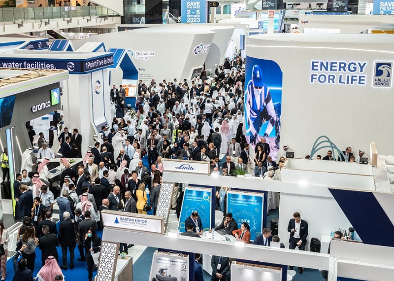 2026年中东阿联酋阿布扎比石油展览会ADIPEC参展商与海外采购商展台洽谈现场