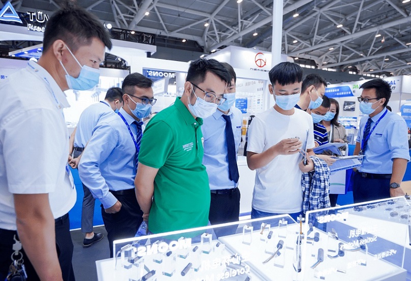 2027年北京机器人展CRS-CHINA ROBOT SHOW参展商与海外采购商展台洽谈现场