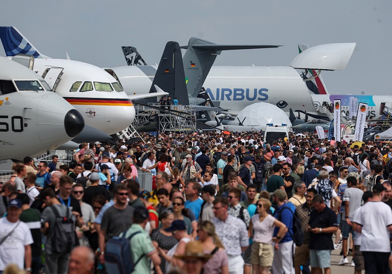 2028年德国柏林航空航天展览会ILA Berlin展馆现场,专业观众参观实况