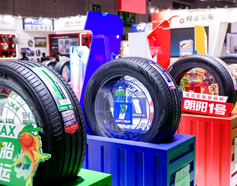 2026年上海法兰克福汽配展览会Automechanika Shanghai参展商与海外采购商展台洽谈现场