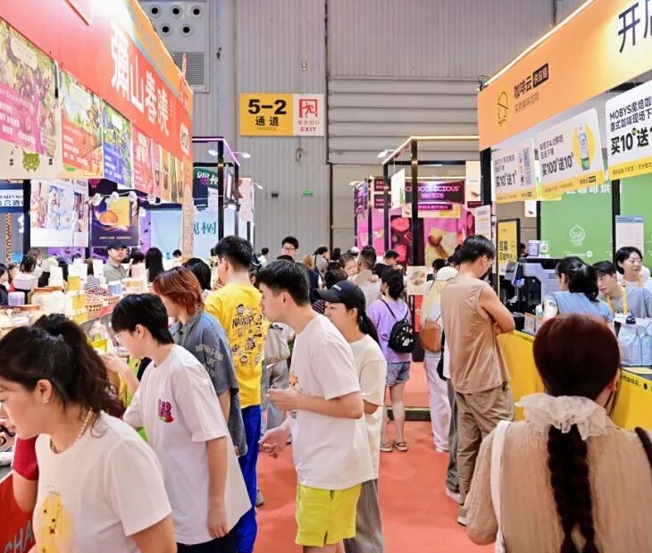2027年成都国际咖啡美食文化节HOTELEX展馆现场,专业观众参观实况