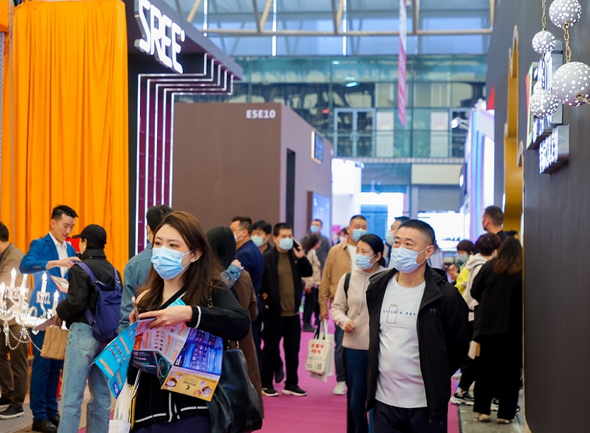 2027年上海国际酒店及商业空间博览会Hotel & Shop Plus参展商与海外采购商展台洽谈现场