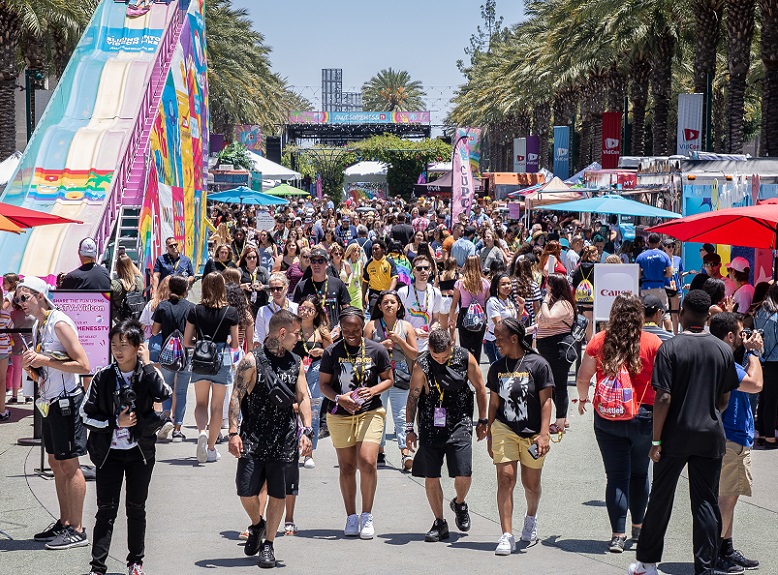 2027年美国网红大会-美国红人大会-美国网红节Vidcon展馆现场,专业观众参观实况