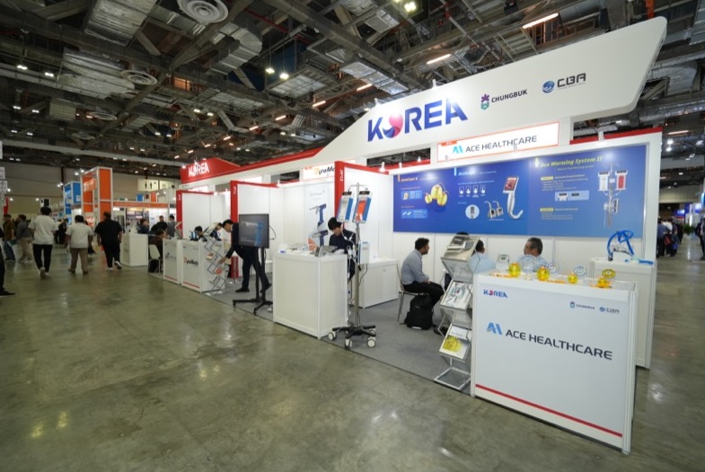 2026年新加坡亚洲医疗器械制造展览会MEDICAL MANUFACTURING ASIA展馆现场,专业观众参观实况