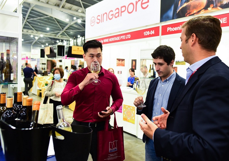 2027年香港葡萄酒、红酒及烈酒展览会ProWine Hongkong展馆现场，专业观众参观实况