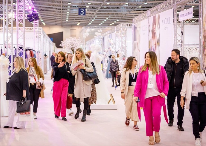 2027年法国巴黎婚纱礼服展览会Paris Bridal Fair展馆现场，专业观众参观实况