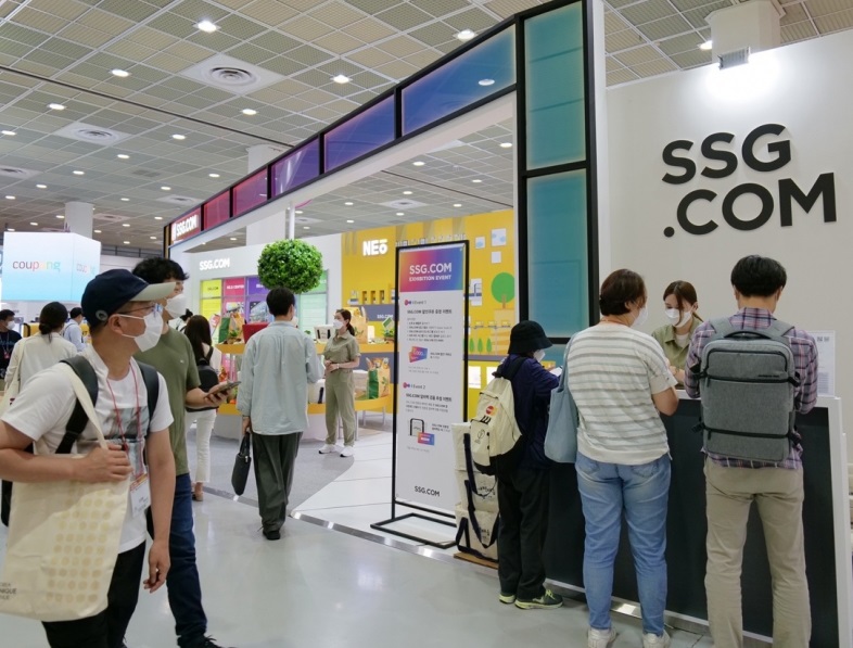2027年韩国首尔人工智能与大数据展览会AI & Big Data Show参展商与海外采购商展台洽谈现场