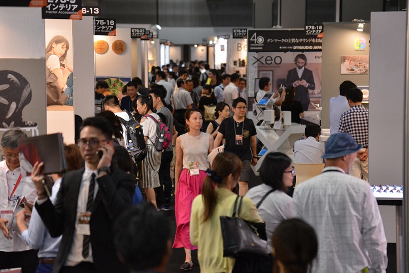 2027年日本东京时装及配饰展览会Fashion Goods & Accessories Expo Tokyo参展商与海外采购商展台洽谈现场