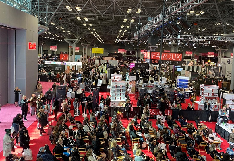 2027年美国纽约美容美发展览会IBS New York 参展商与海外采购商展台洽谈现场