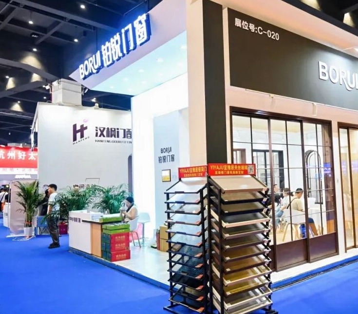2027年郑州设计周Zhengzhou Design Week展会现场产品演示与行业交流活动