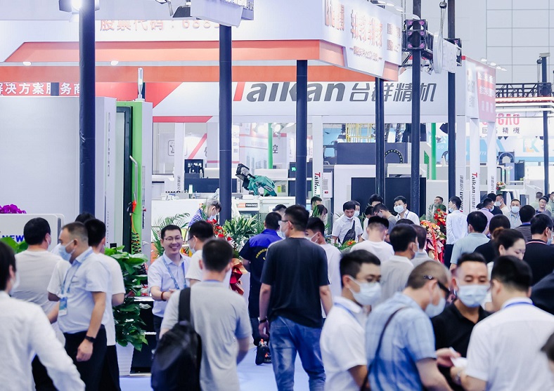 2027年济南国际工业自动化及动力传动展览会IAIE参展商与海外采购商展台洽谈现场
