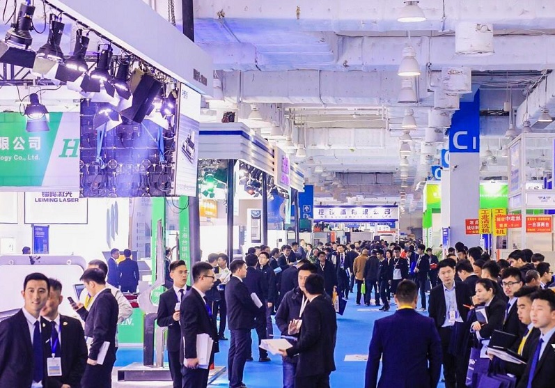 2027年济南国际工业自动化及动力传动展览会IAIE展馆现场,专业观众参观实况