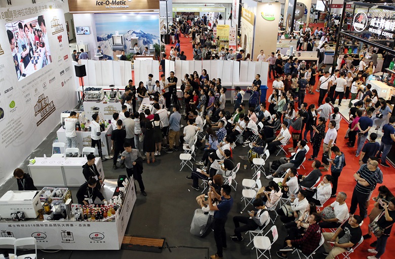 2026年中国(北京)国际咖啡展览会Cafe Show China参展商与海外采购商展台洽谈现场