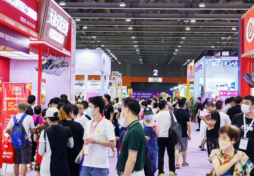 2027年广州国际连锁加盟展览会GIFE展馆现场,专业观众参观实况