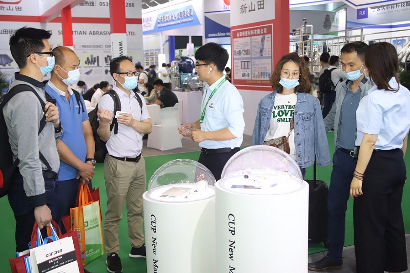 2027年上海国际磁性材料与应用产业链展览会MMIC CHINA展馆现场，专业观众参观实况