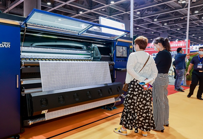 2027年广州国际无缝服装工业技术展览会ITCPE展馆现场,专业观众参观实况