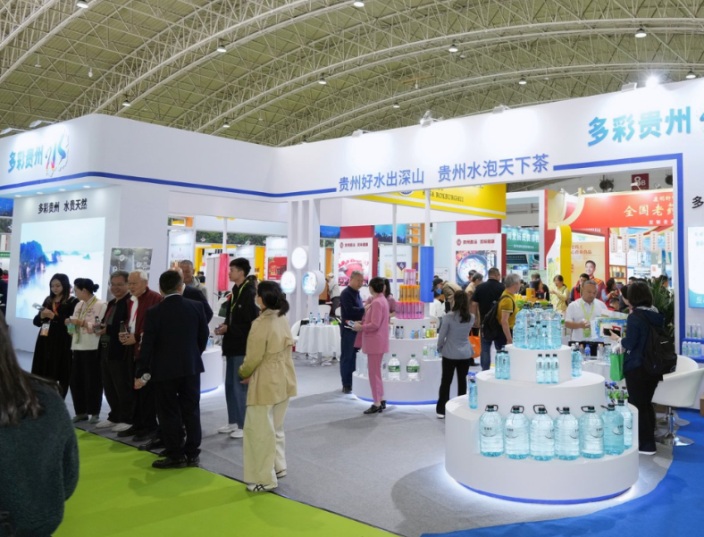2027年中国上海国际健康产业博览会-世博威健博会CIHIE展馆现场，专业观众参观实况