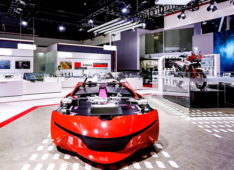 2027年上海车展-上海国际汽车工业展AUTO SHANGHAI参展商与海外采购商展台洽谈现场