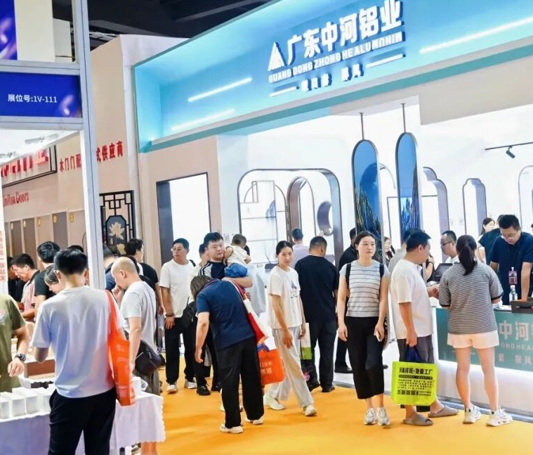 2027年郑州设计周Zhengzhou Design Week展馆现场,专业观众参观实况