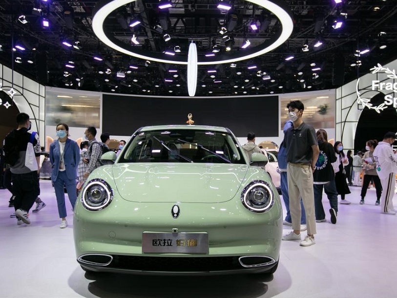 2027年上海车展-上海国际汽车工业展AUTO SHANGHAI参展商与海外采购商展台洽谈现场