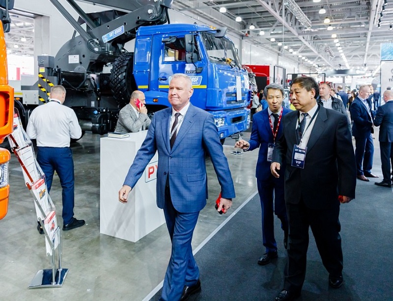 2027年俄罗斯莫斯科工程机械宝马展览会BAUMA CTT Russia展会现场产品演示与行业交流活动